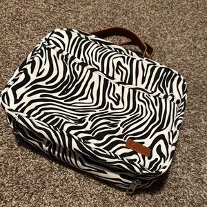 Bosidu zebra print travel hygiene / cosmetics bag / case - EUC!